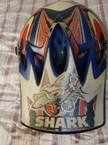 Capacete de trilha shark.