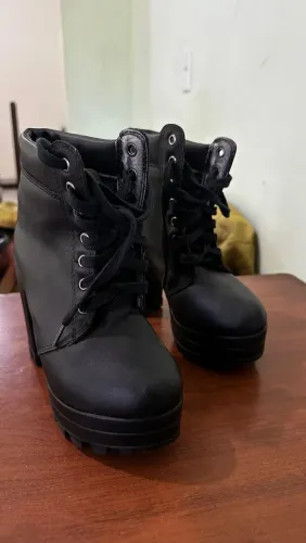 Bota confortável 34