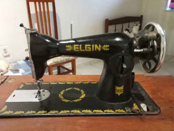 Máquina de costura antiga Elgin