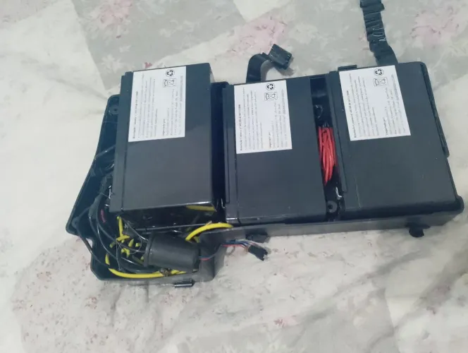 Vendo 4 baterias 12v cada , formando 48v as 4 juntas já , nunca foi usadas .