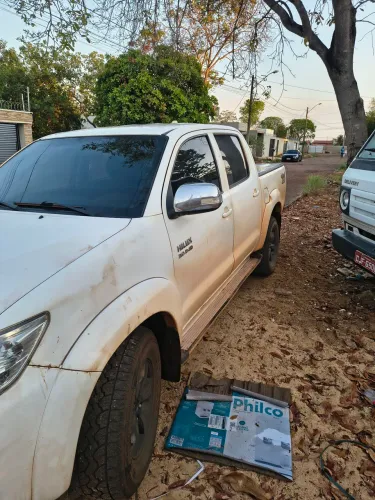 Toyota Hilux CD SRV D4-d 4X4 3.0 TDI Diesel AUT 2012