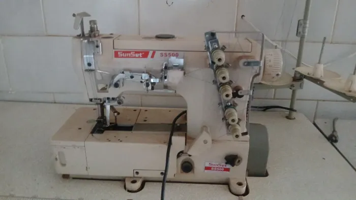 MÁQUINA DE COSTURA