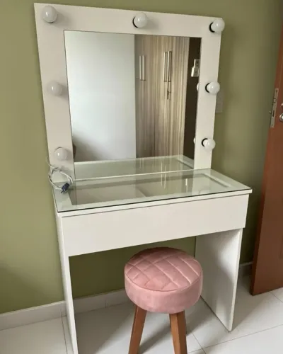 Camarim ja com lampadas e banqueta de brinde
