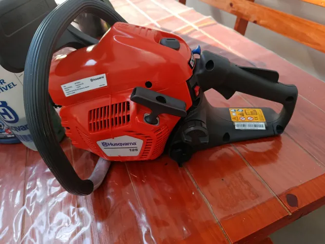 Motosserra husqvarna 125 usada uma vez.