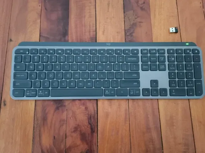 Teclado Sem Fio Logitech MX Keys Grafite - Usado com pouquíssimo uso.