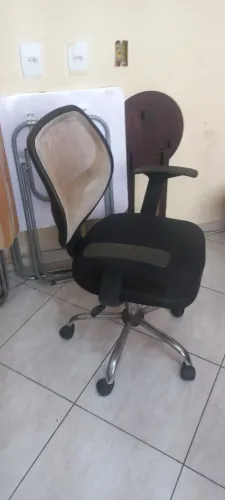 Cadeira de escritorio macia com base de rodinhas