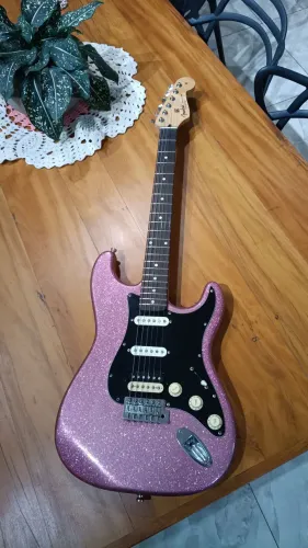Guitarra stratocaster Fender Não original