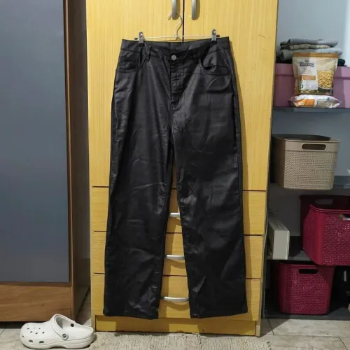 calça couro sintético plus size tamanho G1 nova