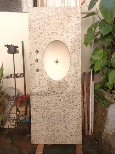 Tampo com cuba para banheiro com metais, med.0,55 por  1,44 cm. Tr. *.