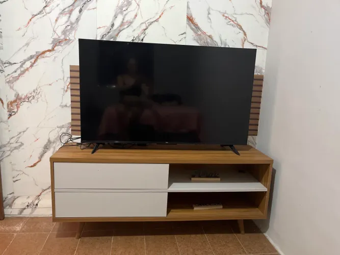 Rack seminovo por apenas 500,00. Se desejar a TV também, fazemos negócio