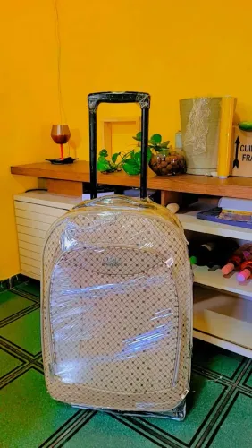 Vendo mala nova comprada em Portugal, Giro 360. Com alargador