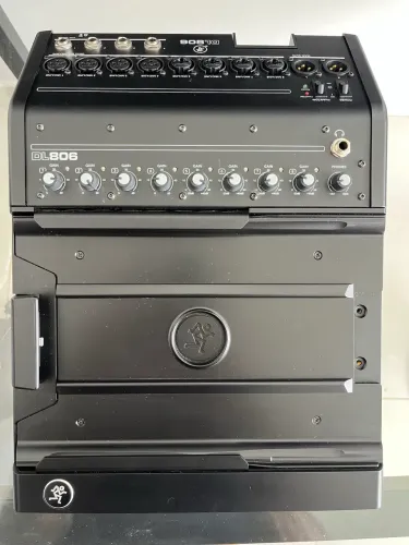 Mesa de Som Digital Mackie DL806