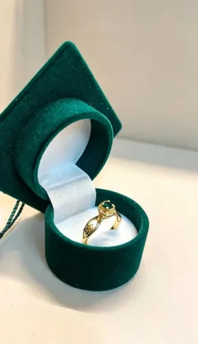 Anel de formatura feminino