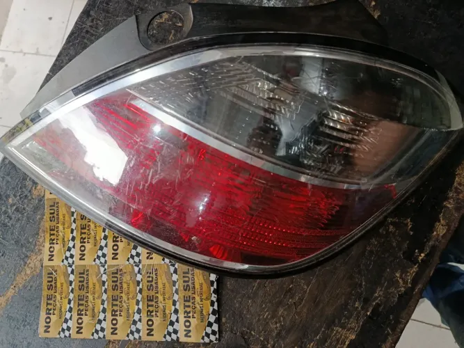 Lanterna Vectra GT direita 