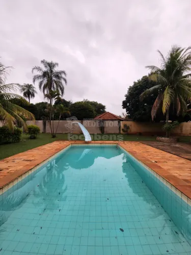 Casa para Venda e Locação no Condomínio Monte Carlo