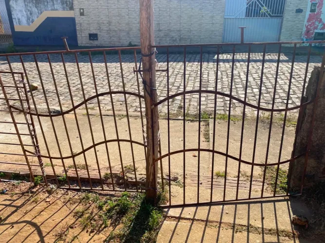 Vende-se gradeado