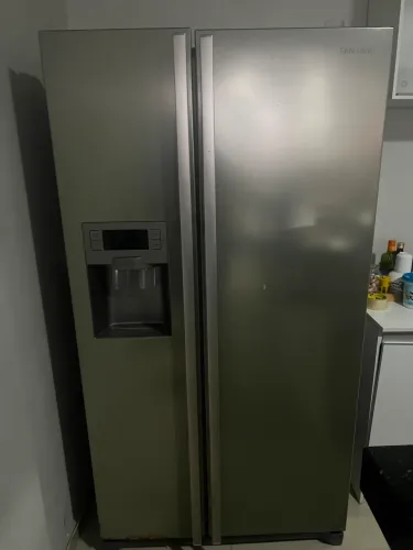 Geladeira side by side Samsung, 524 litros, não refrigera( defeito)