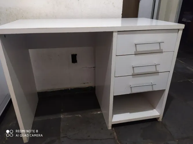 Escrivaninha/ mesa de escritório 