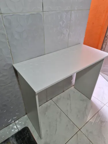 Mesa Branca para Escritório ou Estudos - Excelente Estado