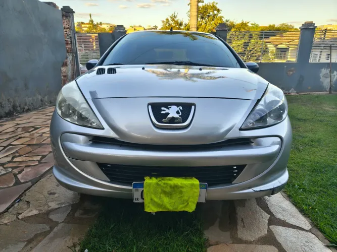 Peugeot 207 XR 1.4 Flex 8V 5P 2013