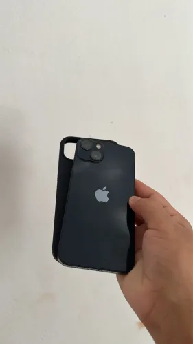 Vendo iPhone 13 128g com carregador, capinha e nota . Valor 1.850$