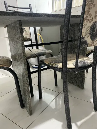 Vendo conjunto de mesa de mármore