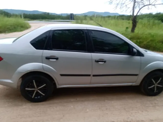 Ford Fiesta Sedan 1.0 8V Flex 4P 2008