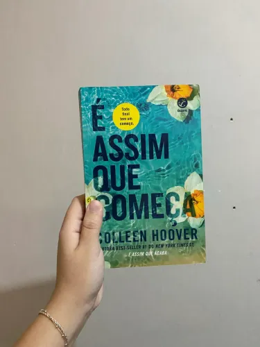 LIVRO É ASSIM QUE COMEÇA - COLLEN HOOVER