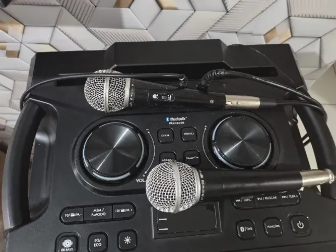 Caixa de Som Amplificada Philco Extreme PCX26000 de 2600W na cor preta.