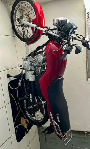 Vende-se uma Suzuki GS 120