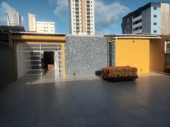 Casa para venda tem 222 metros quadrados com 4 quartos em Lagoa Nova - Natal - Rio Grande