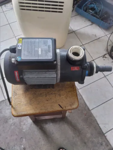 Bomba de piscina ouro fino meio CV 220v 