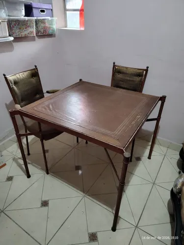 Mesa de jogos de cartas vintage em metal