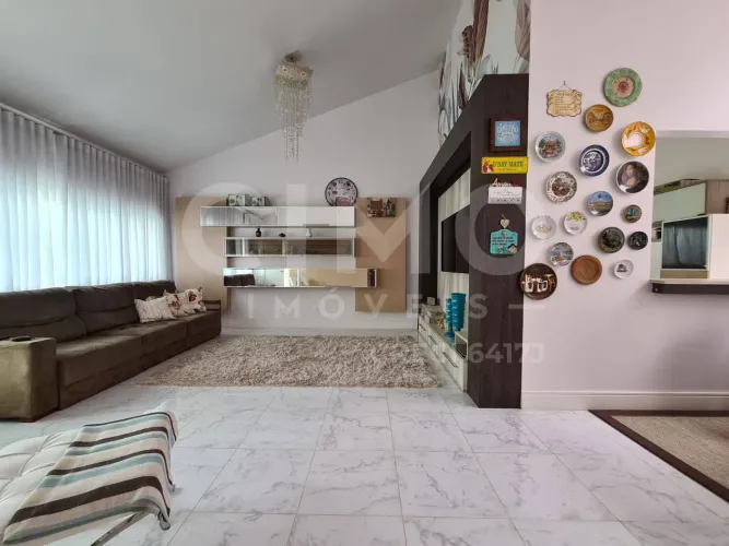 Casa com 3 suítes, piscina e espaço gourmet à venda no centro de Pomerode