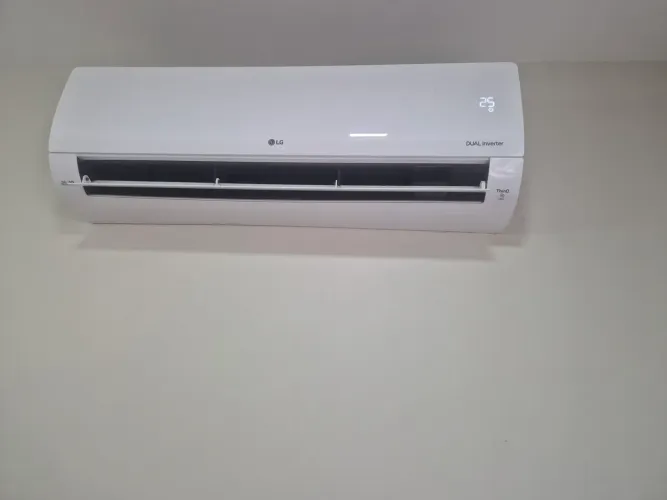 Ar-condicionado LG Dual Inverter 22.000 BTUs Wi-Fi - Excelente estado