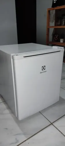 Frigobar Eletrolux, pouco tempo de uso, está em ótimo estado 47L 220v