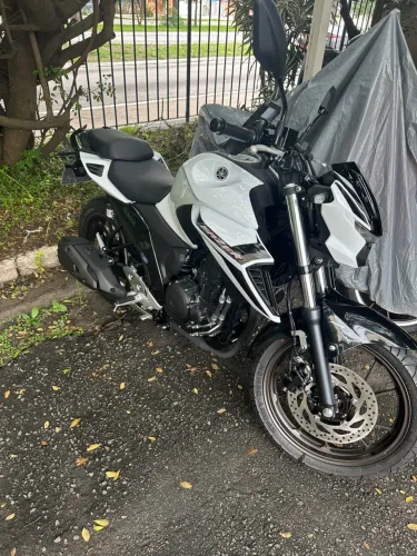 Yamaha FZ25 Fazer 2026 | 1.273 km | Impecável + Acessórios