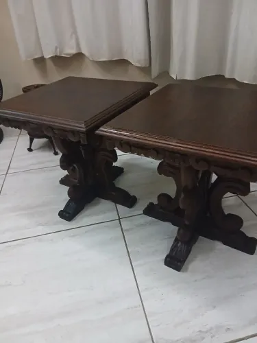 RARO PAR DE MESAS LATERAIS ANTIGAS (ESTILO COLONIAL BARROCO)MADEIRA DE LEI MACIÇA imponent