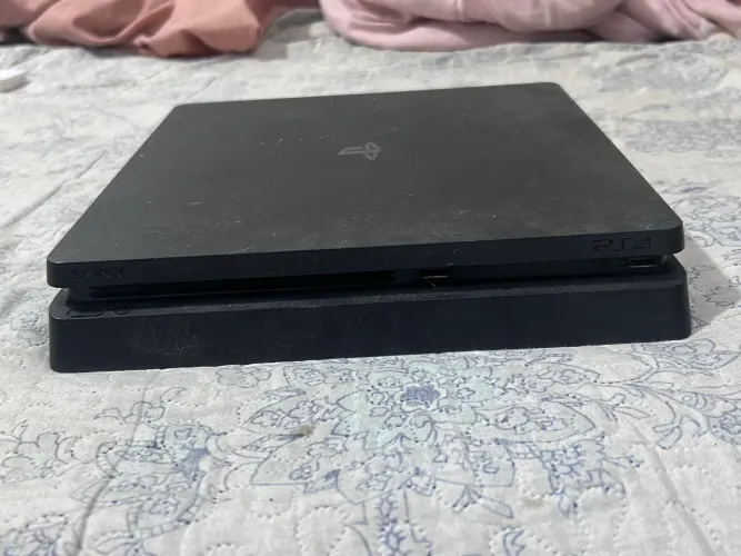 PS4 SLIM (DEFEITO)