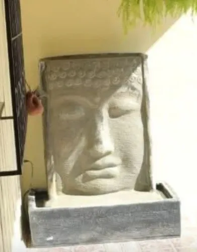 Vendo Linda Fonte de água