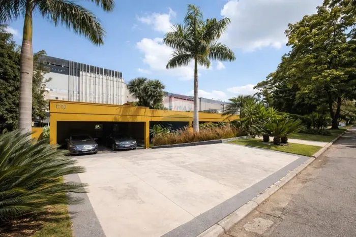 Casa Térrea Mobiliada para Locação com 1.588m² de terreno e 03 suítes no Tamboré 1 - Tambo