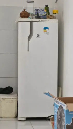 Geladeira Electrolux Cycle Defrost 240L Degelo Prático - Ótimo estado!!!!