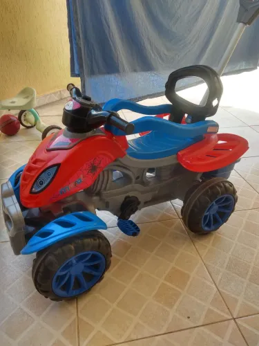 Vendo Quadriciclo infantil pouco uso