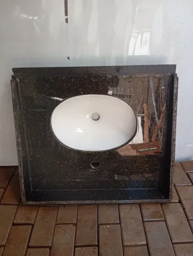 Vendo pedra de pia em perfeito estado entrego
