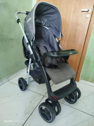 Carrinho de bebê marca kiddo semi novo