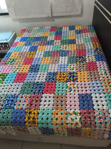 Colcha de fuxico para cama de casal