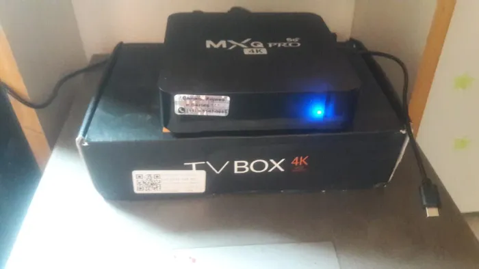 Procurando uma central multimídia compacta, rápida e fácil de instalar?