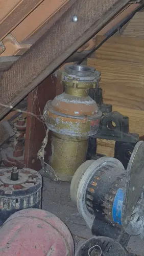 Lote de Motores Industriais Antigos e Peças 