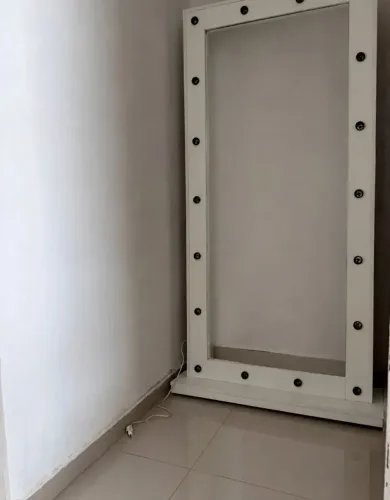 Vendo uma Armação de espelho camarim 