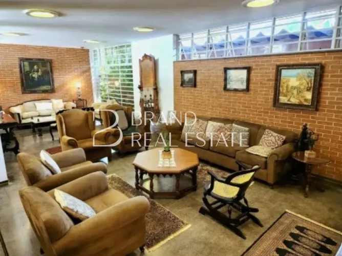 Casa com 380 m², 7 quartos sendo 1 suíte à venda no bairro Alto de Pinheiros.